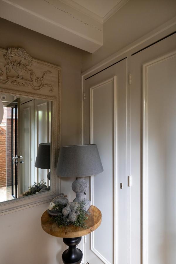 Heritage 17Th Century City Apartment Monsieur Philippe ลีวาร์เดิน ภายนอก รูปภาพ